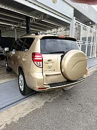 Toyota RAV4 2010 - miniatura 4