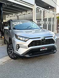 Toyota RAV4 LE 2021 - miniatura 3