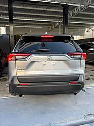 Toyota RAV4 LE 2021 - miniatura 6