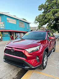Toyota RAV4 XLE 2023 - miniatura 3