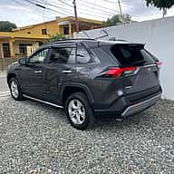 Toyota RAV4 LE 2021 - miniatura 4