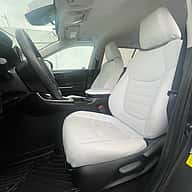 Toyota RAV4 LE 2021 - miniatura 8