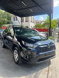 Toyota RAV4 LE 2021 - miniatura 3