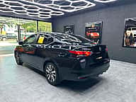 Nissan Versa SV 2020 - miniatura 6