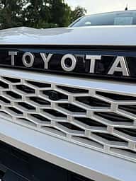 Toyota Hilux Limited 2027 - miniatura 5