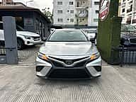 Toyota Camry SE Nightshade 2020 - miniatura 3