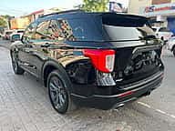 Ford Explorer XLT 2023 - miniatura 3