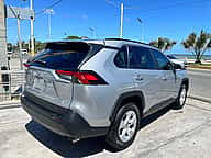 Toyota RAV4 XLE 2020 - miniatura 4