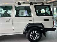 Toyota Land Cruiser LX Serie 70 2027 - miniatura 6