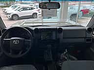 Toyota Land Cruiser LX Serie 70 2027 - miniatura 11