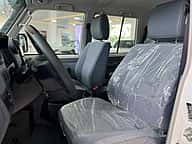 Toyota Land Cruiser LX Serie 70 2027 - miniatura 8