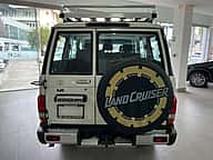 Toyota Land Cruiser LX Serie 70 2027 - miniatura 4