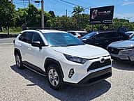 Toyota RAV4 LE 2021 - miniatura 2