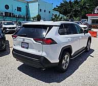 Toyota RAV4 LE 2021 - miniatura 5