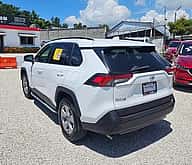 Toyota RAV4 LE 2021 - miniatura 6