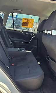 Toyota RAV4 LE 2021 - miniatura 11