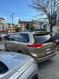 Toyota Sienna XLE 2011 - miniatura 3