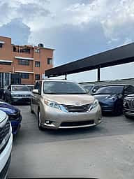 Toyota Sienna XLE 2011 - miniatura 2