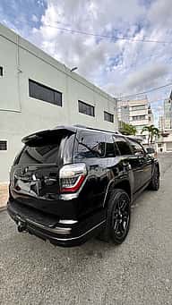 Toyota 4Runner Nightshade 2021 - miniatura 3