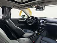Volvo XC40 Ultimate Dark B5 2024 - miniatura 6
