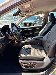 Toyota Camry 2023 - miniatura 3