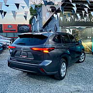 Toyota Highlander LE 2021 - miniatura 4