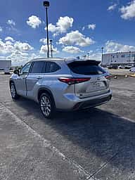 Toyota Highlander 2022 - miniatura 5