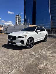 Volvo XC60 B5 Momentum 2022 - miniatura 1