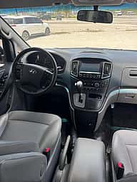 Hyundai Grand Starex 2021 - miniatura 3