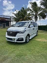 Hyundai Grand Starex 2021 - miniatura 1