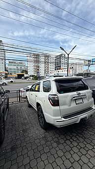Toyota 4Runner Limited 2021 - miniatura 3