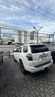 Toyota 4Runner Limited 2021 - miniatura 4
