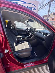Toyota RAV4 LE 2021 - miniatura 9