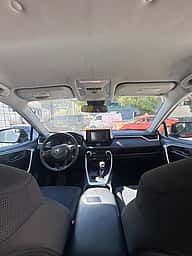 Toyota RAV4 LE 2021 - miniatura 7