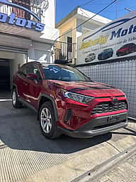 Toyota RAV4 LE 2021 - miniatura 3