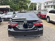 Toyota Camry LE 2022 - miniatura 5