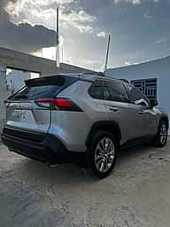 Toyota RAV4 XLE 2020 - miniatura 3