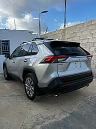 Toyota RAV4 XLE 2020 - miniatura 4