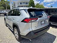 Toyota RAV4 XLE 2023 - miniatura 5