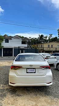 Toyota Corolla LE 2023 - miniatura 2