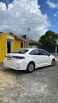 Toyota Corolla LE 2023 - miniatura 3