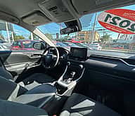 Toyota RAV4 LE 2021 - miniatura 9