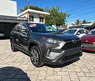 Toyota RAV4 LE 2021 - miniatura 3