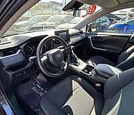 Toyota RAV4 LE 2021 - miniatura 7