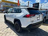Toyota RAV4 XLE 2021 - miniatura 6