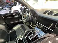 Porsche Cayenne 2021 - miniatura 2