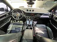 Porsche Cayenne 2021 - miniatura 4