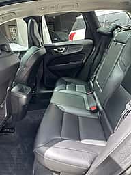 Volvo XC60 B5 Momentum 2023 - miniatura 2