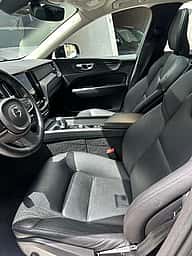 Volvo XC60 B5 Momentum 2023 - miniatura 6