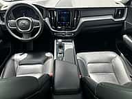 Volvo XC60 B5 Momentum 2023 - miniatura 3